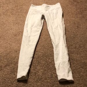Alo yoga white legging w/ sheer side detail size M